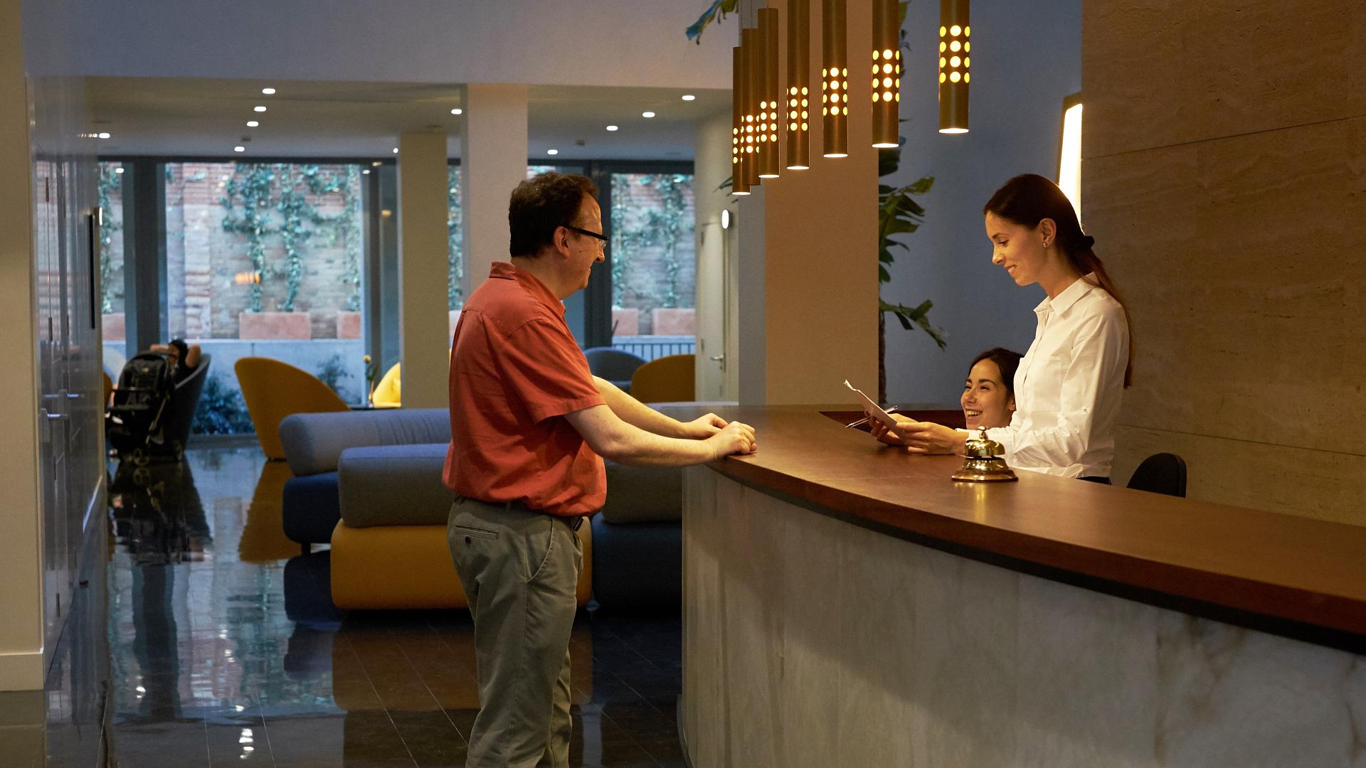 Contacta con nosotros